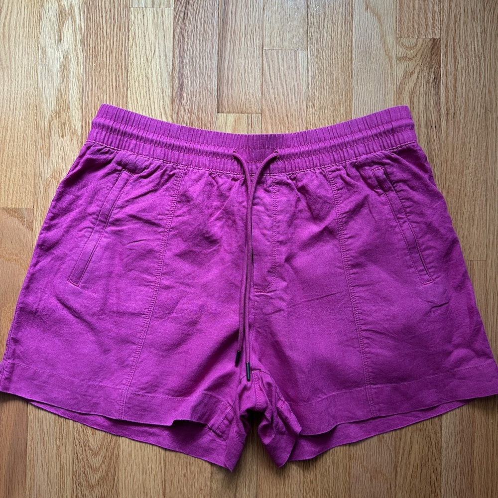 Athleta Retreat Line Shorts